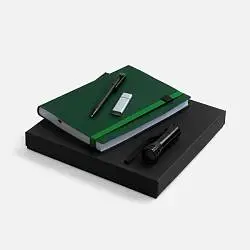 Набор Vivid Maxi, коробка: 23,5х23,5х3,3 см; аккумулятор: диаметр 2,5 см длина 9,9 см; флешка: 6,1х1,7х0,7 см