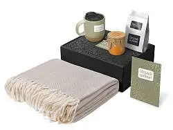 Подарочный набор Re:y. Nest с пледом, кружкой и вареньем