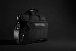 Сумка для ноутбука Swiss Peak Voyager из RPET AWARE™