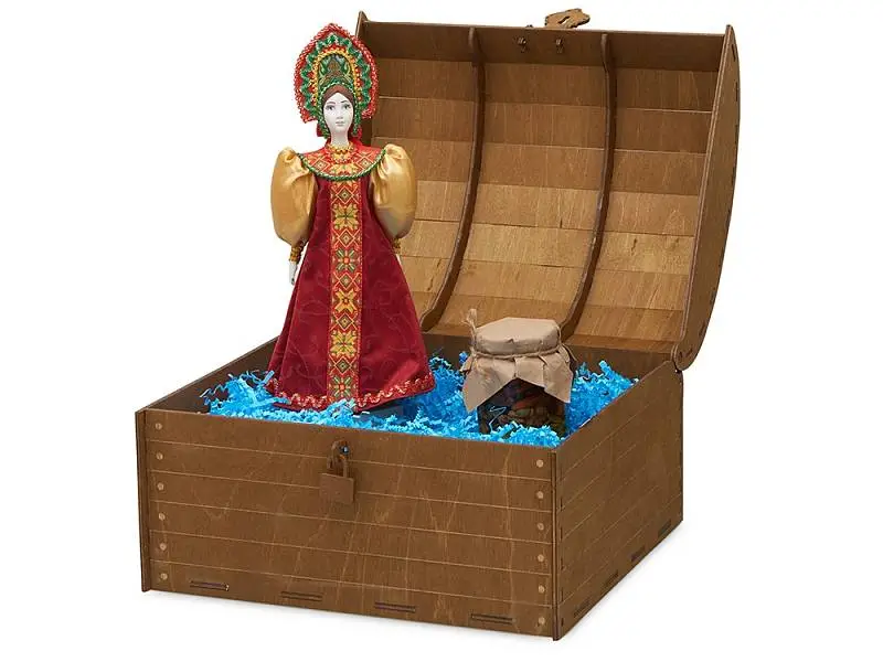Подарочный набор: кукла фарфоровая, мед, красный