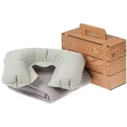 Набор Layback, подушка: 44х28 см; чехол: 18х11 см; плед: 100х140 см; коробка: 28х23,5х10,2 см